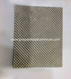 Utilisation 1060 en aluminium de feuille de relief par modèle de diamant d'alliage pour la décoration