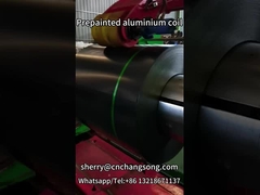 Une séance photo d'usine sur une bobine d'aluminium prépeinte
