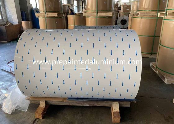 3004 H24 ont enduit la bobine d'une première couche de peinture en aluminium pour former des feuilles de toiture