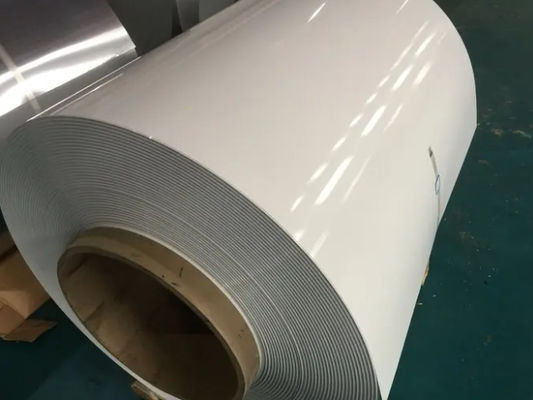 0.55mm épaisseur alliage3105 H24 24 calibre bobine d'aluminium prépeint avec peinture PVDF pour couverture de patio