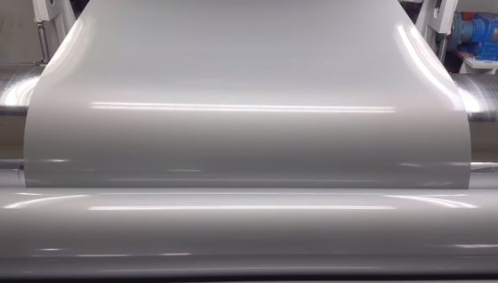 Coil d'aluminium revêtu de couleur de peinture PVDF argentée à base d'alliage AA 5052 pour les systèmes muraux
