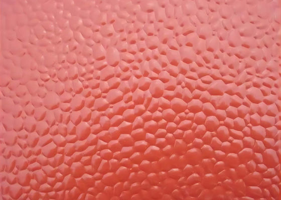 0.35mm épais alliage3003 couche de couleur rouge plaque d'aluminium en relief utilisée dans la décoration intérieure du plafond