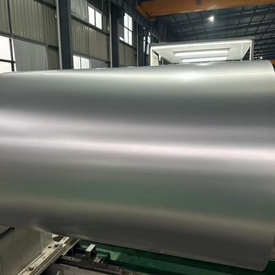 Couleurs différentes Feuille d'aluminium revêtue de couleur Ral & Pantone bobine d'aluminium prépeinte 0,50 mm d'épaisseur 1250 mm de largeur Pour les bâtiments