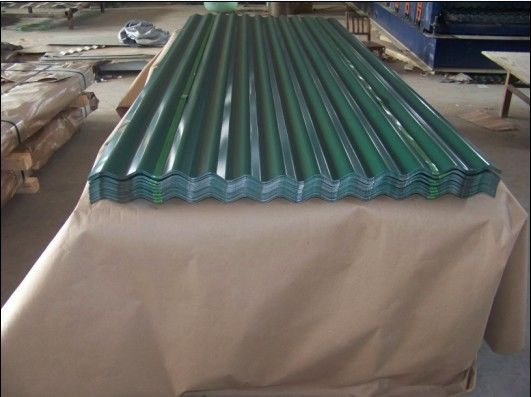 18 Gauge x 48 En alliage 3105 couleur ondulée Pré-peinte feuille d'aluminium pour la fabrication de matériaux de toiture et de revêtement de mur
