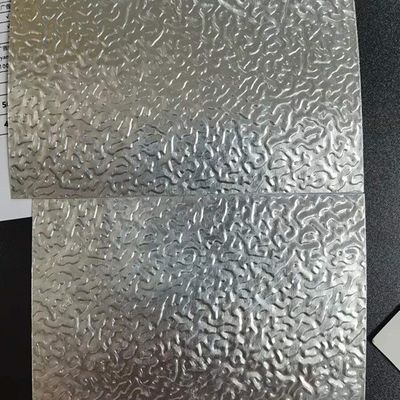 Alloy3105 H26 Grade de température 26 Gauge Épaisseur de couleur blanche Stuc en relief feuille d'aluminium utilisée pour le revêtement extérieur du bâtiment