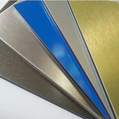 Tirage de fil Finition en alliage de bobine d'aluminium de couleur 5052 26 épaisseur feuille d'aluminium prépeinte pour le panneau de porte du réfrigérateur