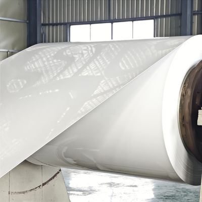 Alloy 3105 Couleur blanche 0,65 mm épaisseur 300 mm largeur PE bobine d'aluminium prépeint pour la fabrication de gouttières