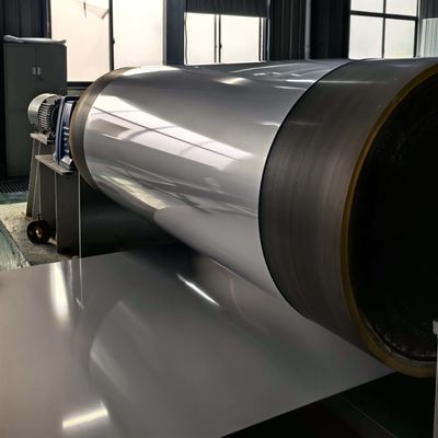Standard Ral Couleur PE / PVDF 0,5-1,0 mm bobine d'aluminium prépeint utilisée pour produire des panneaux muraux