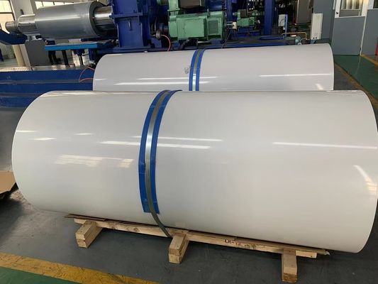 Largeur de 2600 mm en feuille blanche enduite d'aluminium enduit de PE utilisée dans l'industrie automobile
