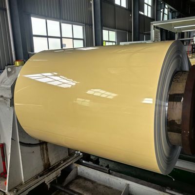 La peinture en polyester noir satiné enduit de bobine d'aluminium pour revêtements de toits et gouttières Tolérance de largeur 0-4 mm Taux de flexion 90 degrés