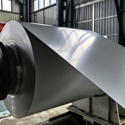 Bobine d'aluminium revêtue de PVDF AA3105 H24 pour la fabrication de toitures, de revêtements et de gouttières en aluminium