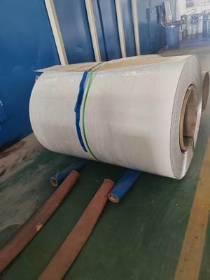 Pour couverture de Patio, alliage d'épaisseur 0.75mm 3105 H24 calibre 22, couleur blanche, bobine d'aluminium pré-peinte à fort Impact avec peinture Pvdf