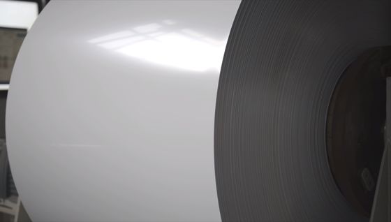 Couleur Blanc / Blanc RAL 9010 - Tôle d'aluminium enduite en bobine 3105 H44 pour la production de gouttières ou de descentes pluviales