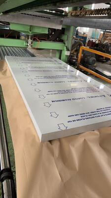 0,080" d'épaisseur 36 pouces de large en alliage 3105 Kynar PVDF gris mat Ral 7046 couleur bobine d'aluminium pré-peinte pour la production de tôles de toiture en aluminium