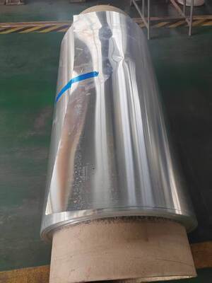 0.10 mm Épaisseur 45 mm Largeur bobine en feuille d'aluminium prépeinte pour ruban de ventilation à crête roulante