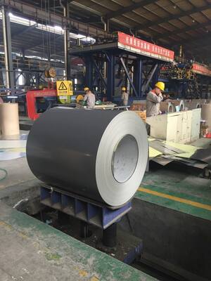 feuille d'aluminium prépeinte pour le toit alliage 3105 avec PPG peinture Kynar PVDF gris mate Ral 7046 bobine de couleur 0,05 pouces d'épaisseur et 49 pouces de largeur