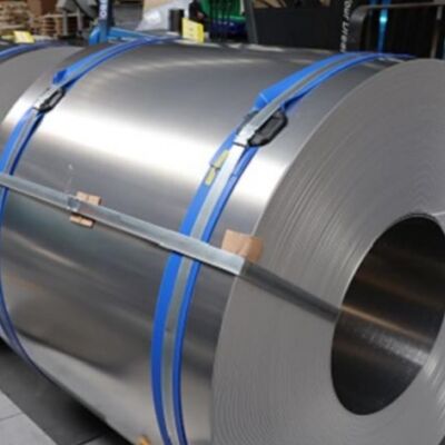 L'alliage d'aluminium 3003 bobine pour les toits et les revêtements de façade. Épaisseur 0,5 à 1,2 mm. Largeur 1000 à 1250 mm.